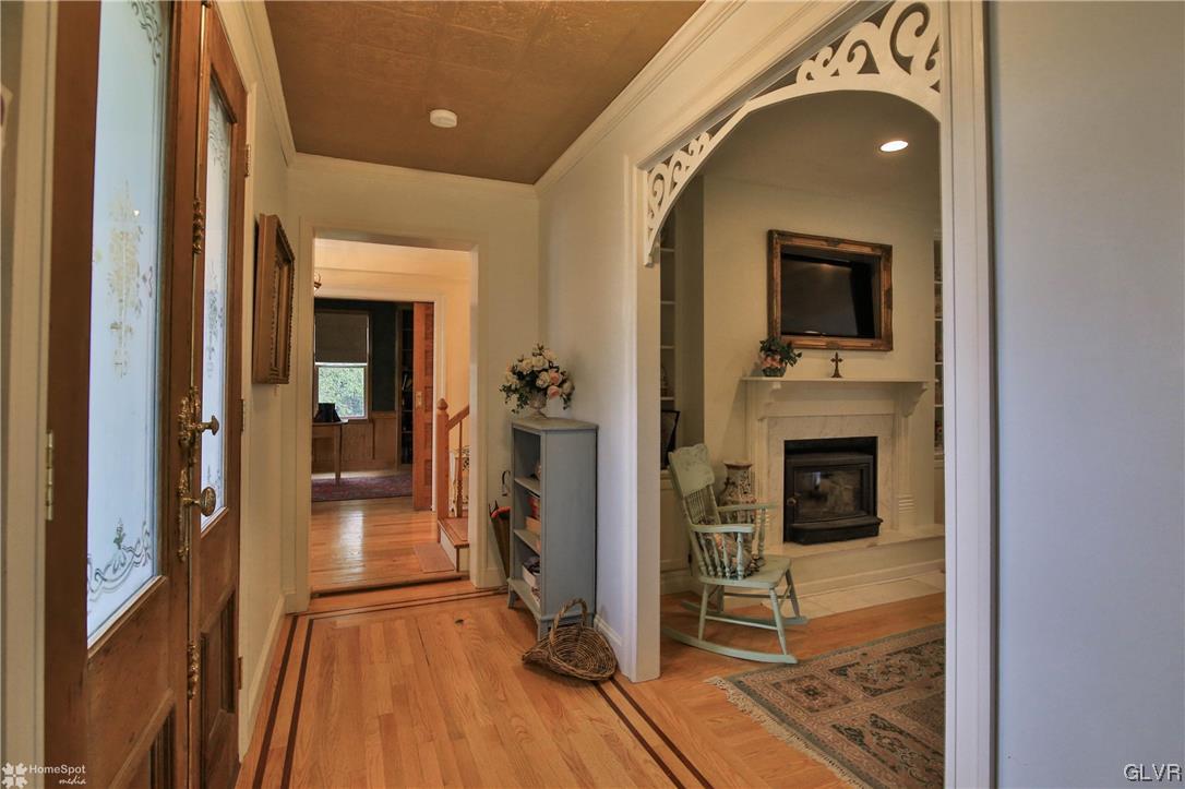 475 English Road Bath, PA 18014 - Photo 4 of 46 a view of livingroom with washer and dryer