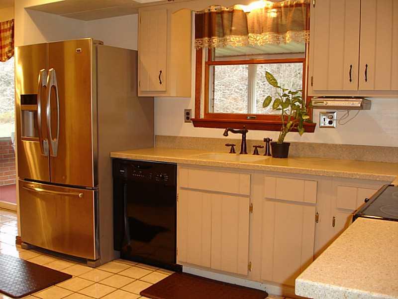 643 North Branch Road McDonald, PA 15057 - Photo 2 of 17 Kitchen.