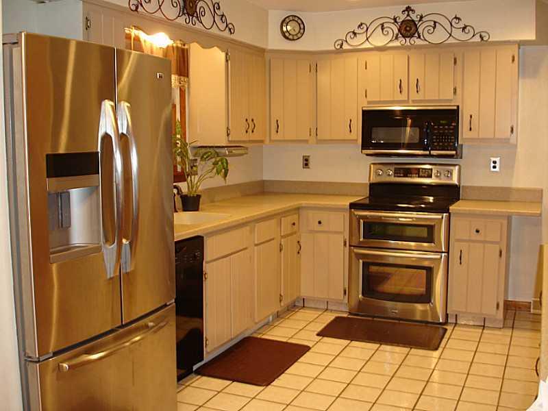 643 North Branch Road McDonald, PA 15057 - Photo 3 of 17 Kitchen.