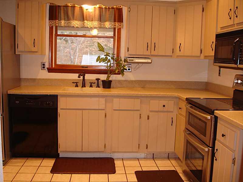 643 North Branch Road McDonald, PA 15057 - Photo 4 of 17 Kitchen.
