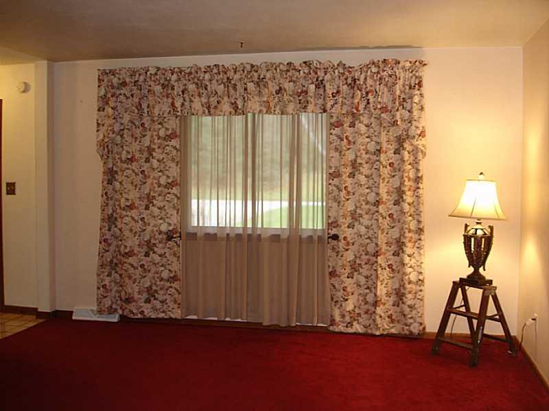 643 North Branch Road McDonald, PA 15057 - Photo 6 of 17 Living Room.