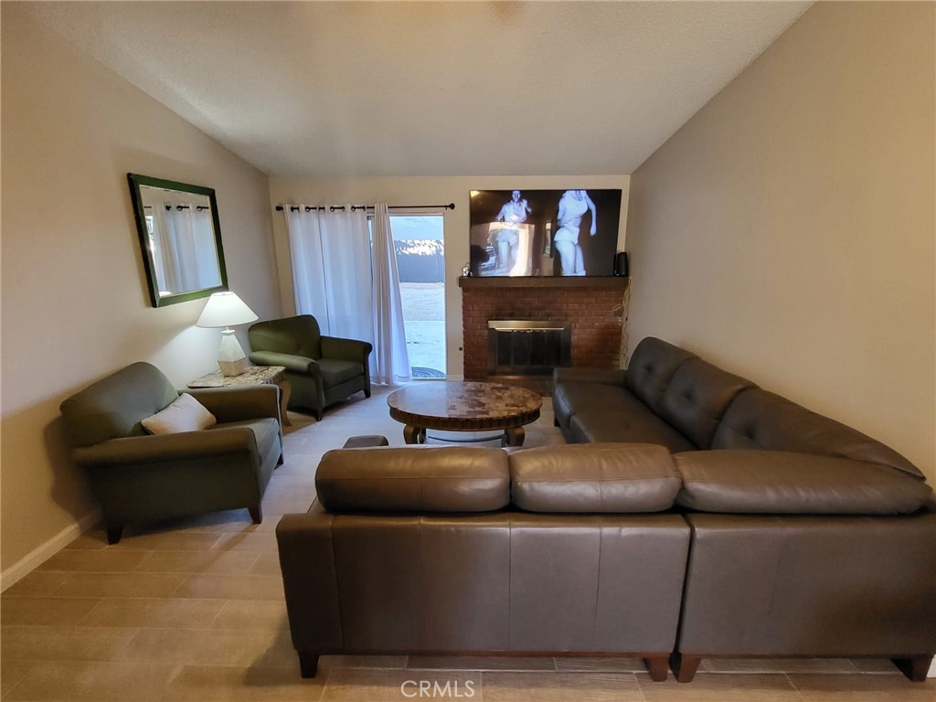 44025 Glenraven Road Lancaster, CA 93535 - Photo 3 of 8