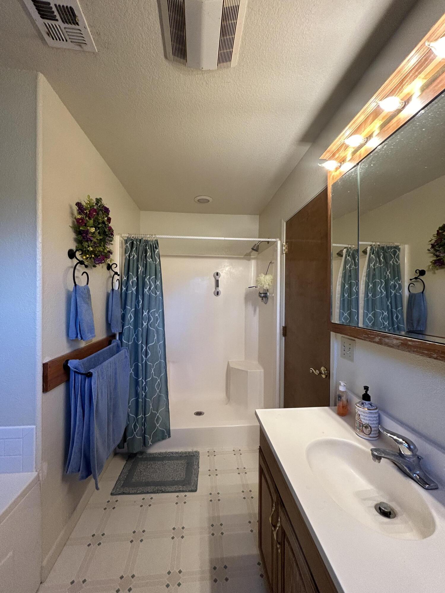 620 Dick George Road Cave Junction, OR 97523 - Photo 31 of 123 72. Primary Bathroom