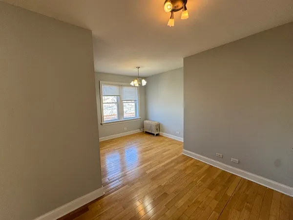 $1,300 | 4564 West George Street, Unit 3, Chicago, IL 60641