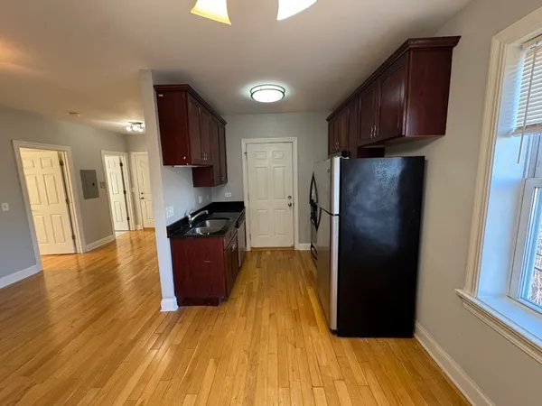 $1,300 | 4564 West George Street, Unit 3, Chicago, IL 60641