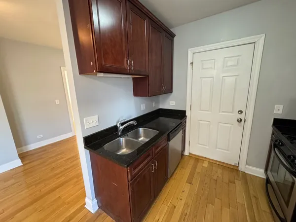 $1,300 | 4564 West George Street, Unit 3, Chicago, IL 60641