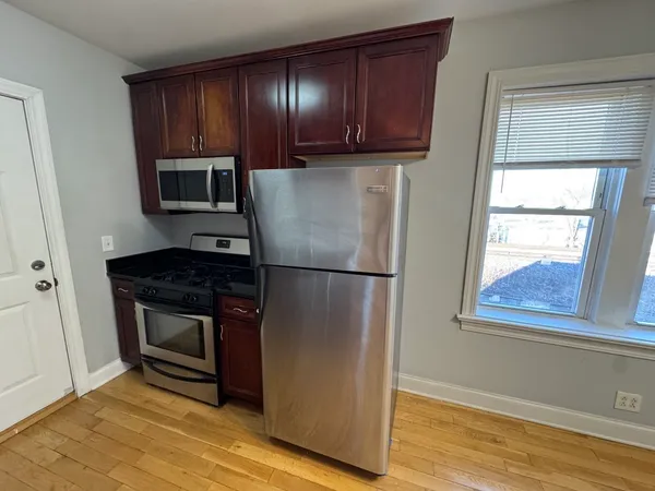 $1,300 | 4564 West George Street, Unit 3, Chicago, IL 60641