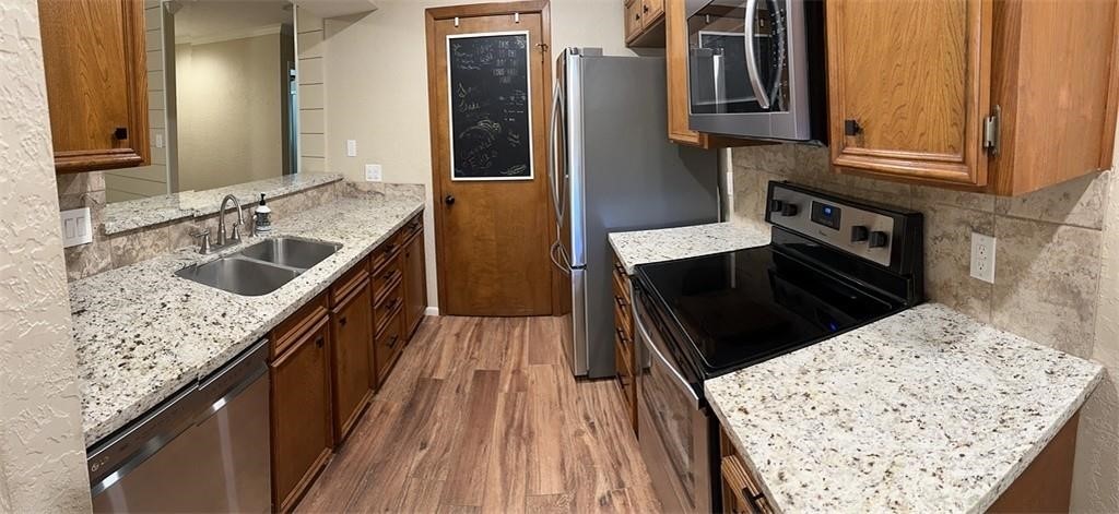 111 Briar Ridge Drive Bellville, TX 77418 - Photo 4 of 10