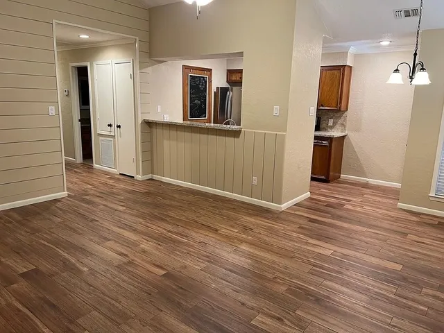 $1,750 | 111 Briar Ridge Drive, Bellville, TX 77418