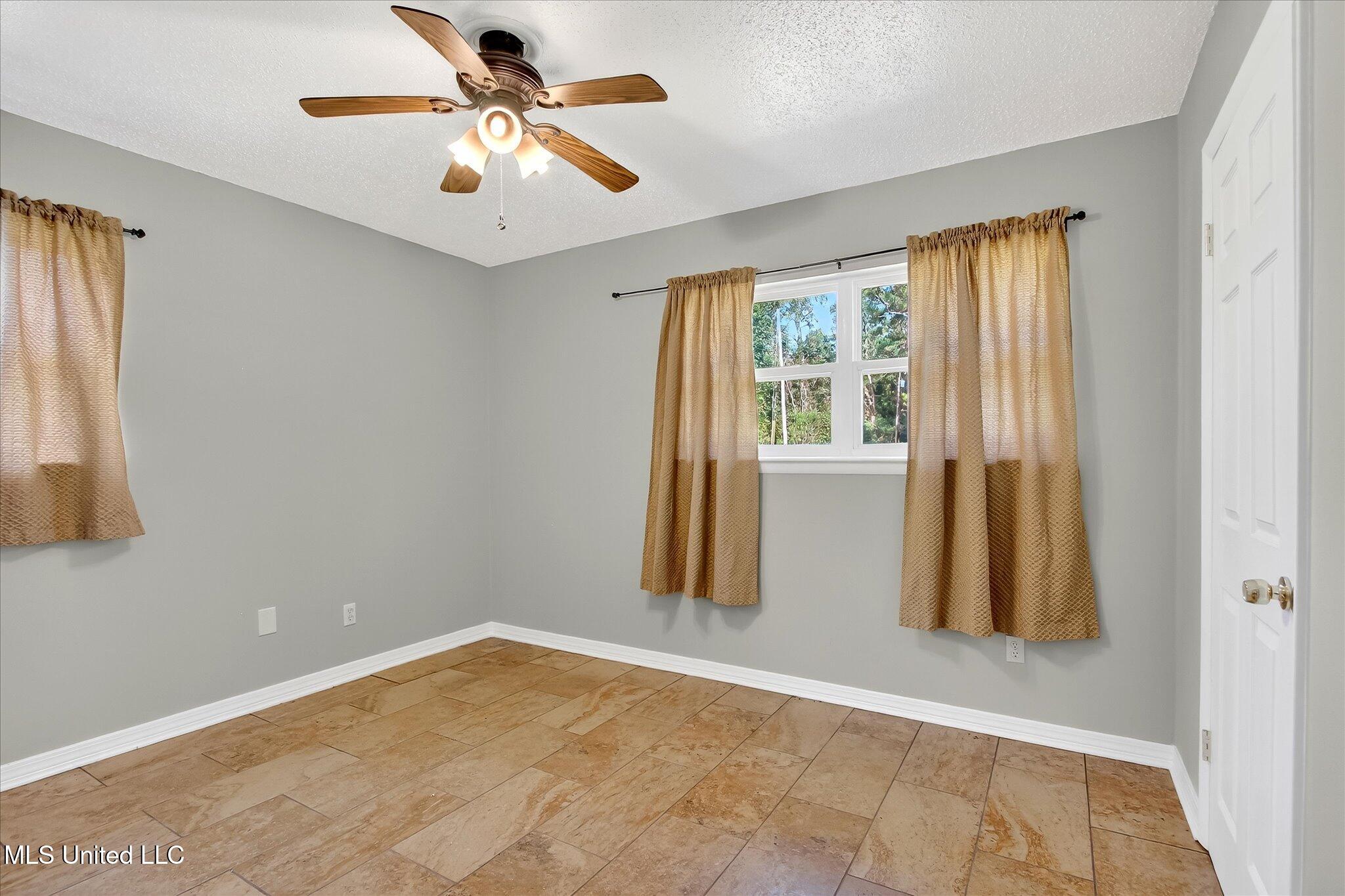 13700 Three Rivers Road Gulfport, MS 39503 - Photo 29 of 43 31-031_IMG_3362