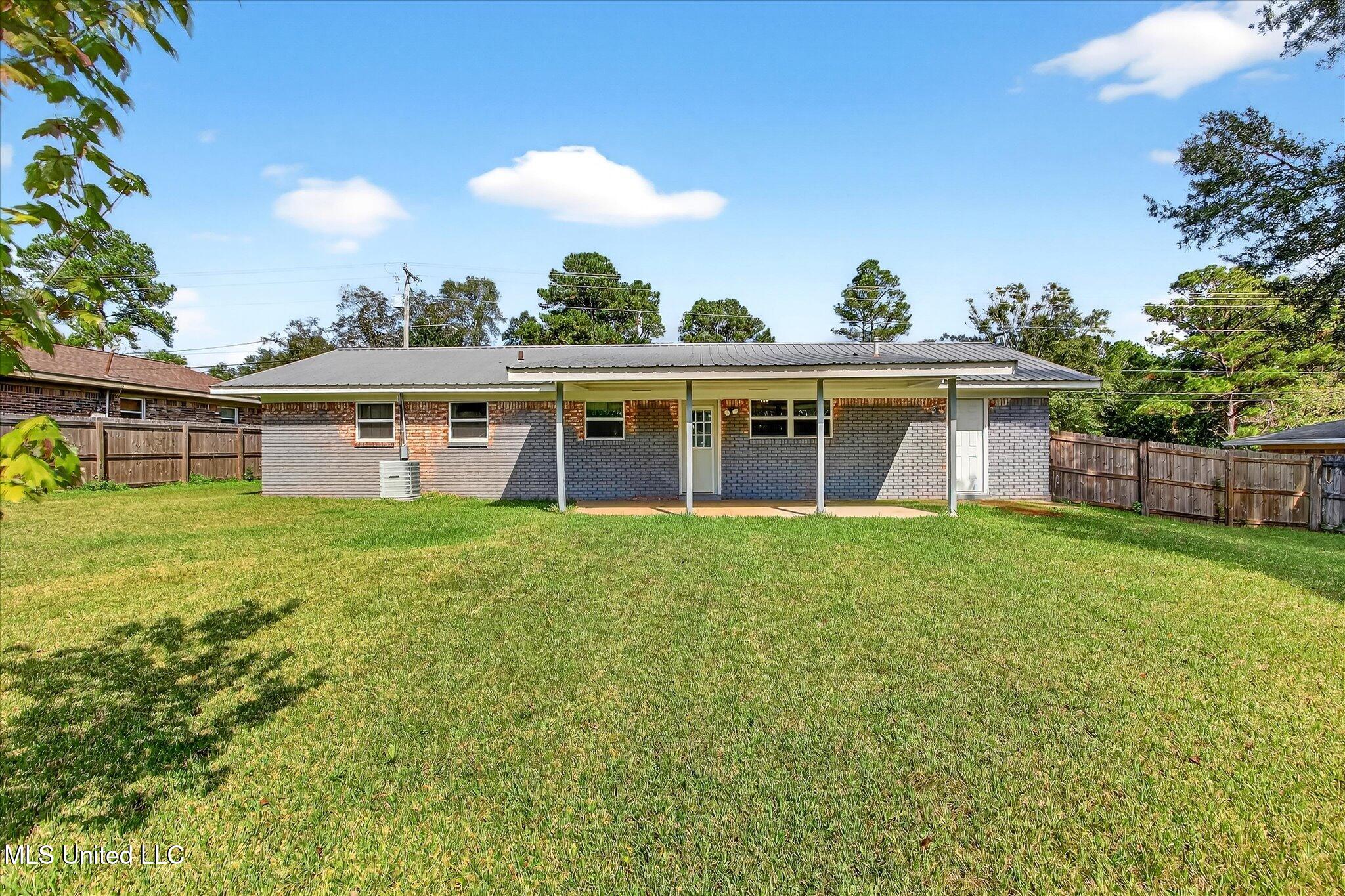 13700 Three Rivers Road Gulfport, MS 39503 - Photo 35 of 43 37-037_IMG_3392_1