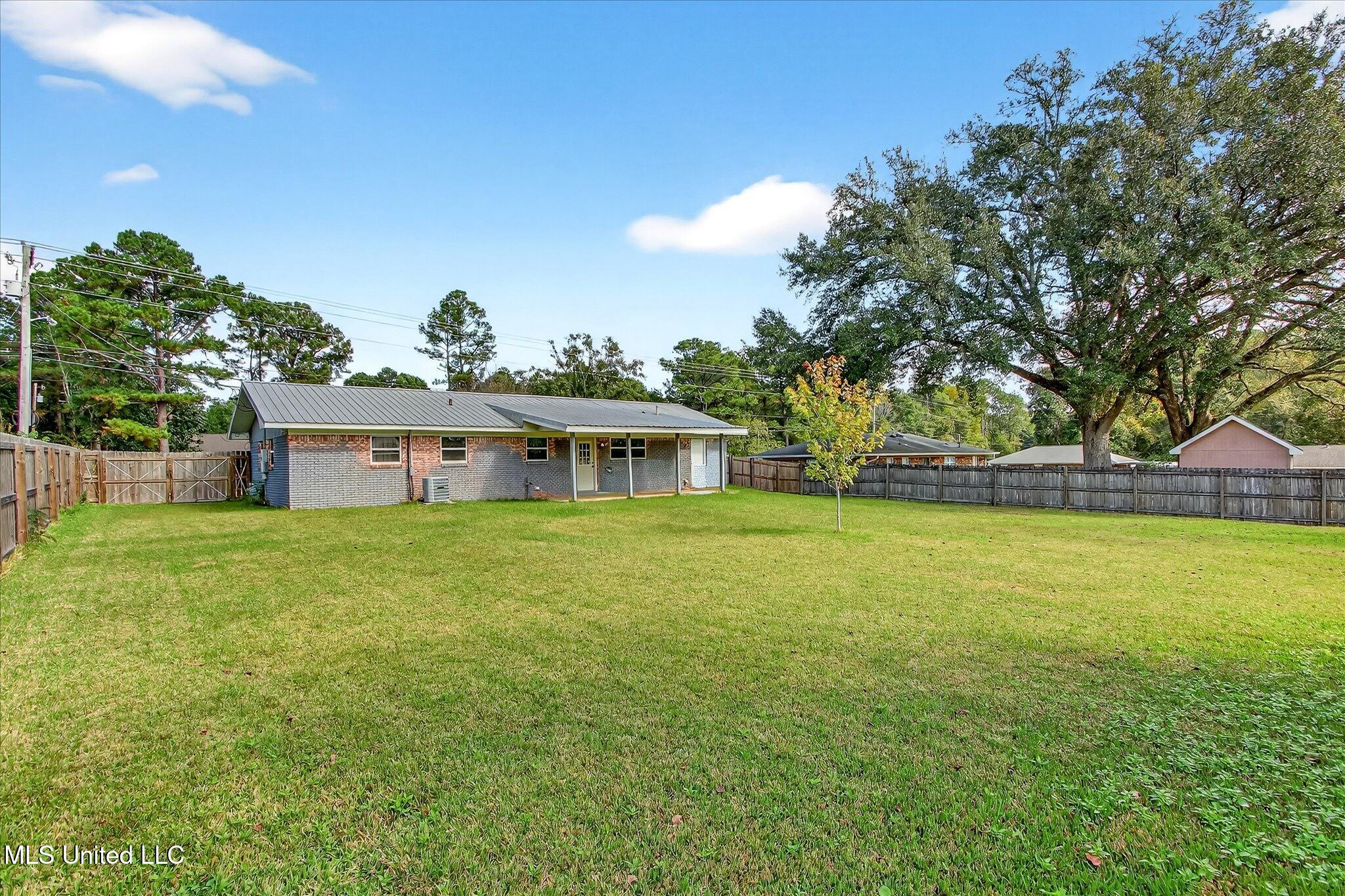 13700 Three Rivers Road Gulfport, MS 39503 - Photo 38 of 43 40-040_IMG_3411_1