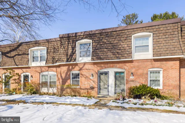 $415,000 | 8218 Carrleigh Parkway, Unit 10, Springfield, VA 22152