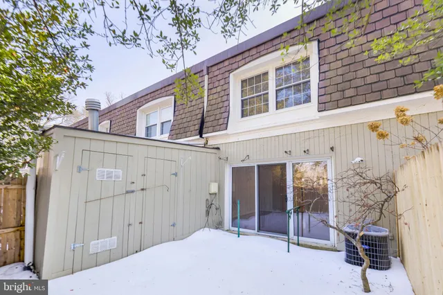 $415,000 | 8218 Carrleigh Parkway, Unit 10, Springfield, VA 22152