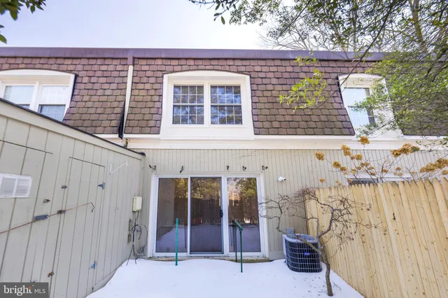 $415,000 | 8218 Carrleigh Parkway, Unit 10, Springfield, VA 22152