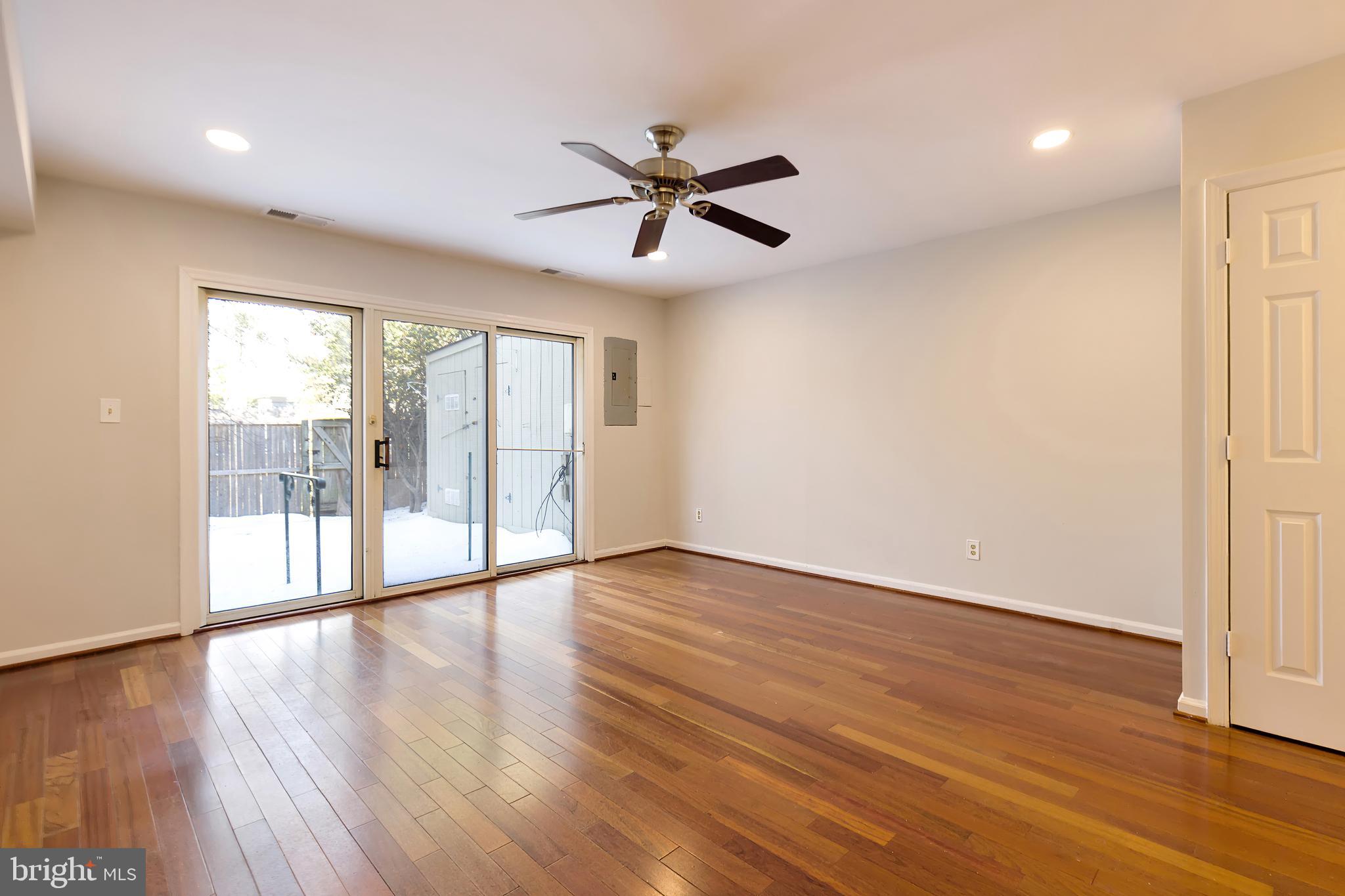 8218 Carrleigh Parkway, Unit 10 Springfield, VA 22152 - Photo 7 of 26 Living Room