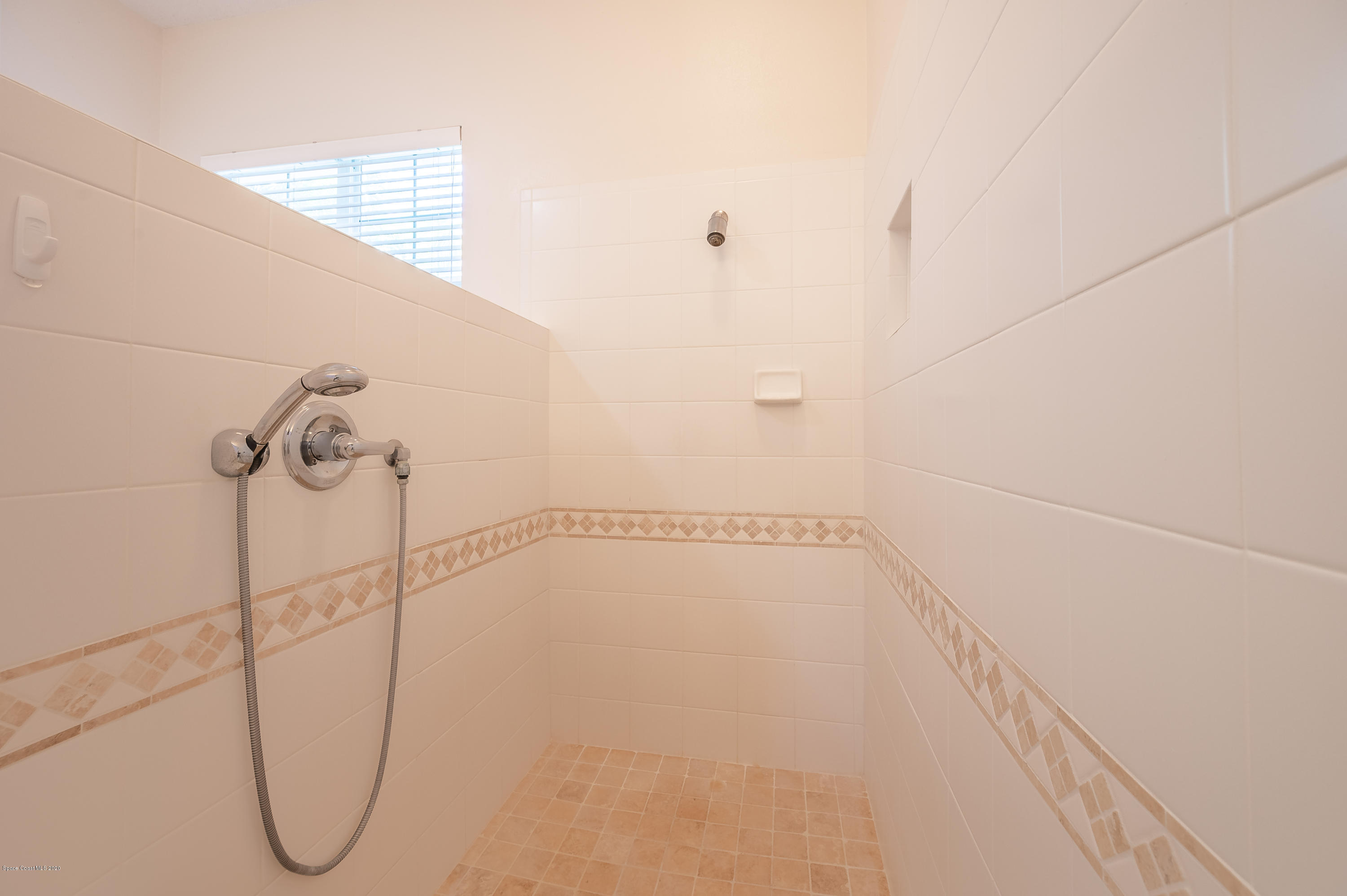 3135 Weber Road Malabar, FL 32950 - Photo 25 of 45 Shower & jetted Tub