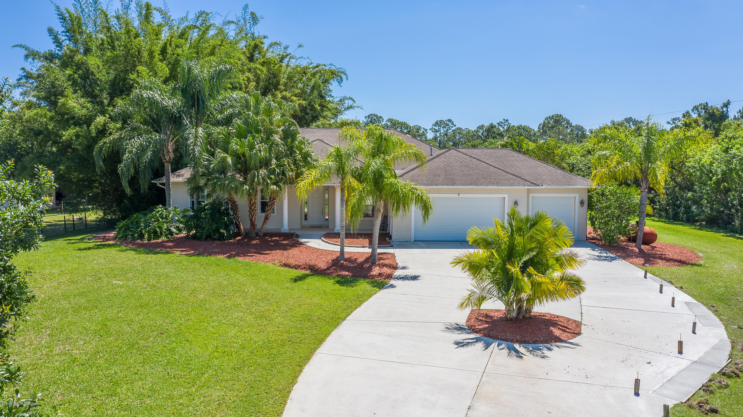 3135 Weber Road Malabar, FL 32950 - Photo 5 of 45 Circular Drive