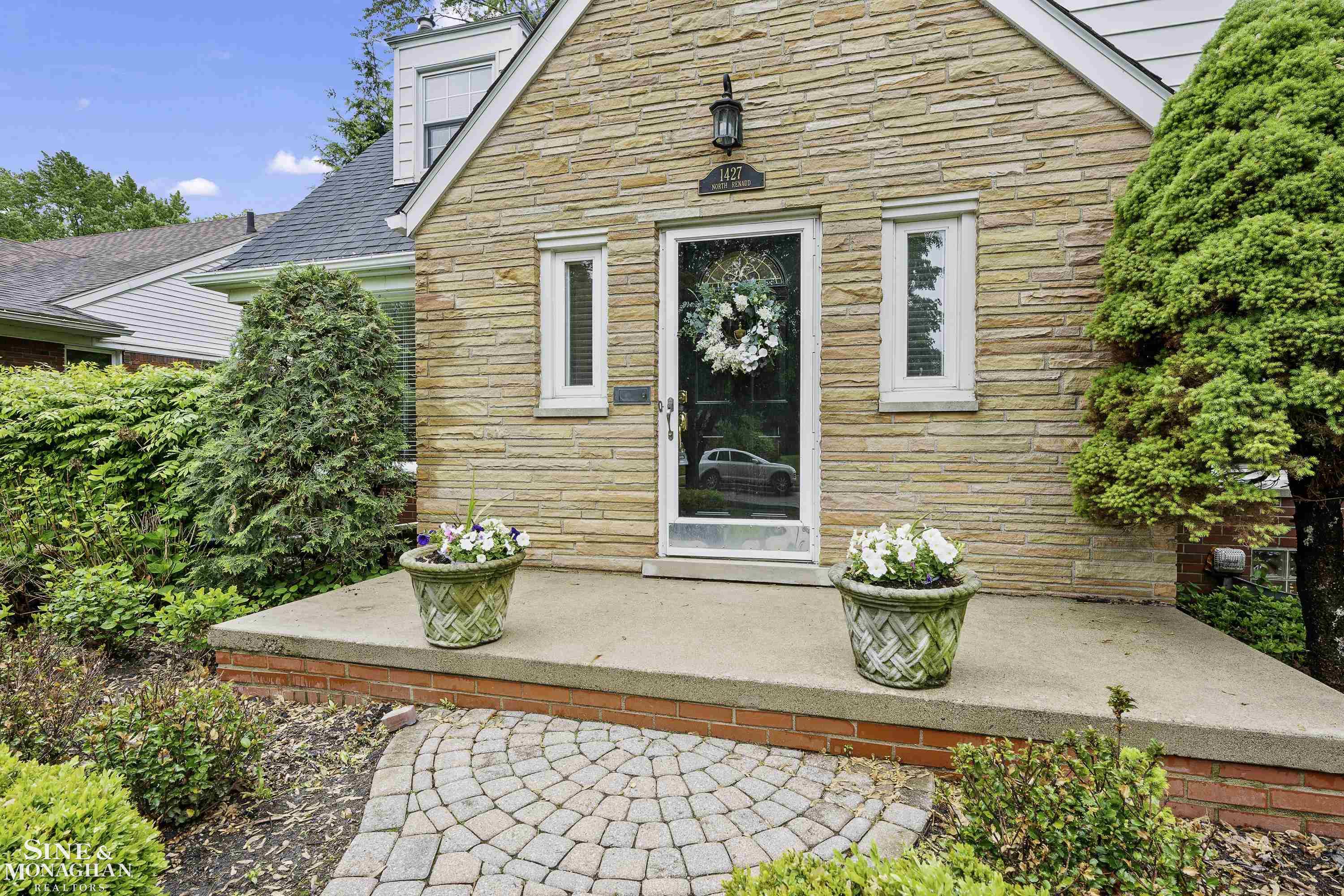1427 North Renaud Road Grosse Pointe, MI 48236 - Photo 2 of 52 50175423-674c83a6-4026-45f5-9739-cc58df39cbf5.JPG