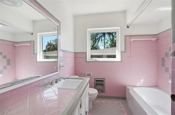 $2,700 | 2812 North Munro Street, Tampa, FL 33602