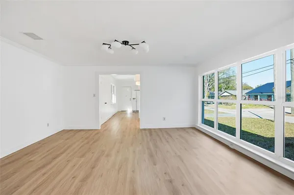 $2,700 | 2812 North Munro Street, Tampa, FL 33602