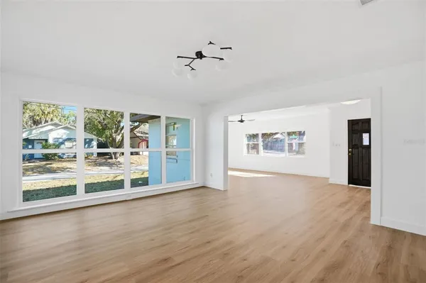 $2,700 | 2812 North Munro Street, Tampa, FL 33602