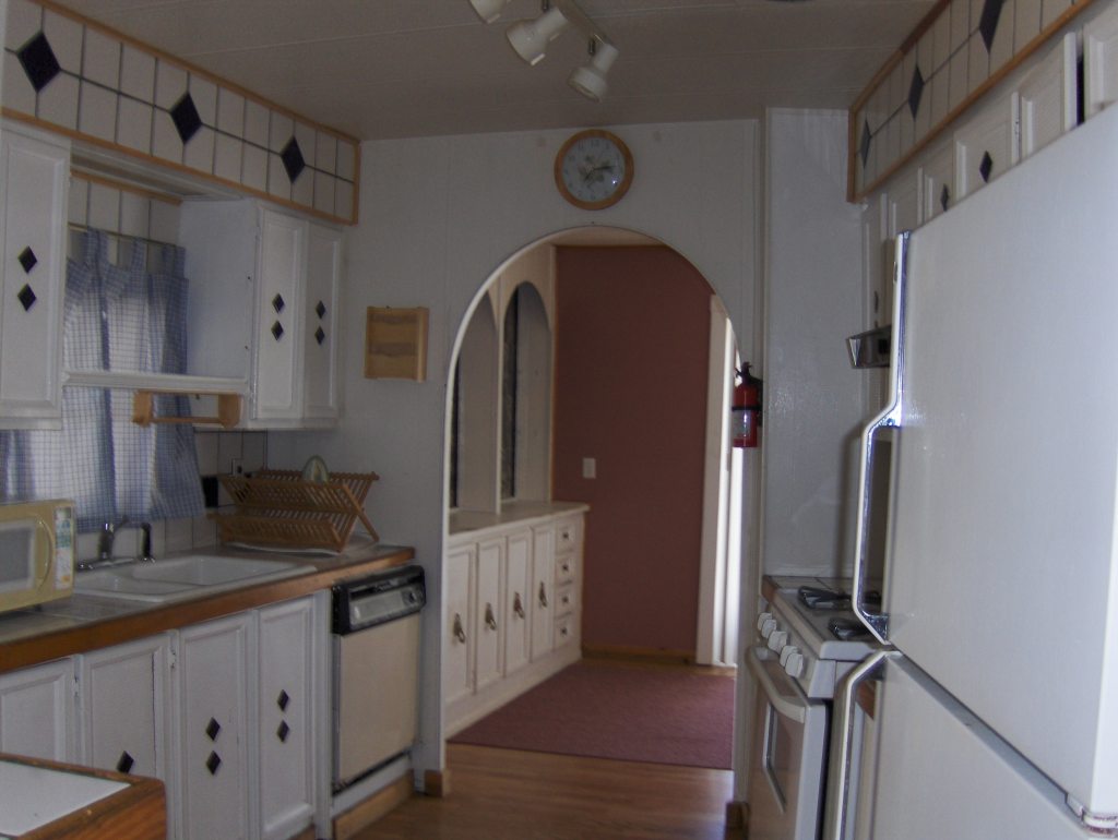 452 Big Pine Road Key Largo, FL 33037 - Photo 4 of 12 Kitchen 1