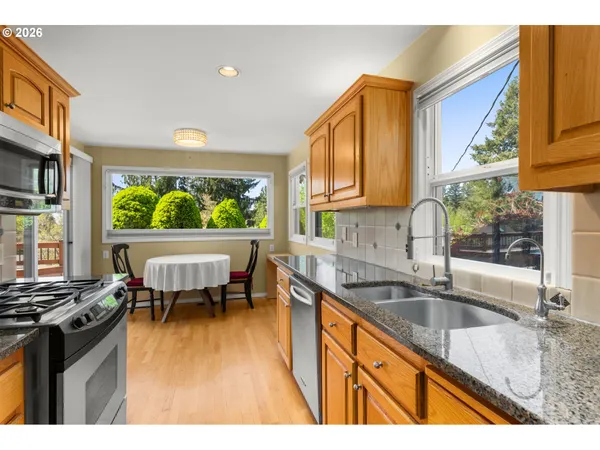 $729,900 | 7275 Southwest Sylvan Court, Portland, OR 97225