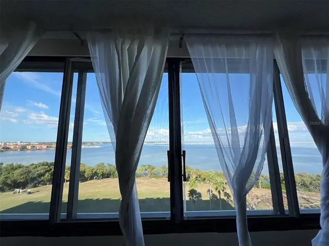 $2,000 | 2618 Cove Cay Drive, Unit 909, Clearwater, FL 33760