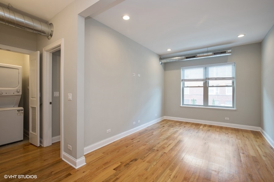 637 East 49th Street, Unit 3 Chicago, IL 60615 - Photo 2 of 7 a view of empty room with wooden floor and fan