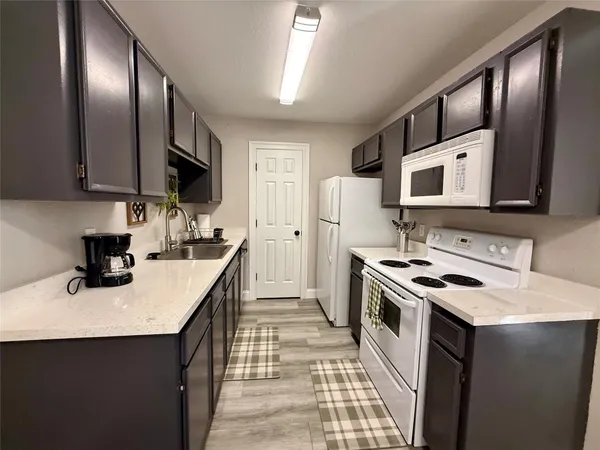 $1,400 | 4335 Crow Road, Beaumont, TX 77706