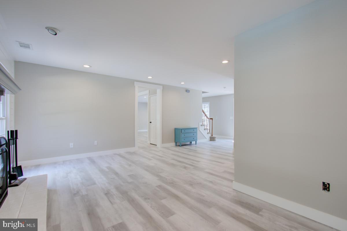 116 Hamilton Road Sterling, VA 20165 - Photo 8 of 44 Family room view