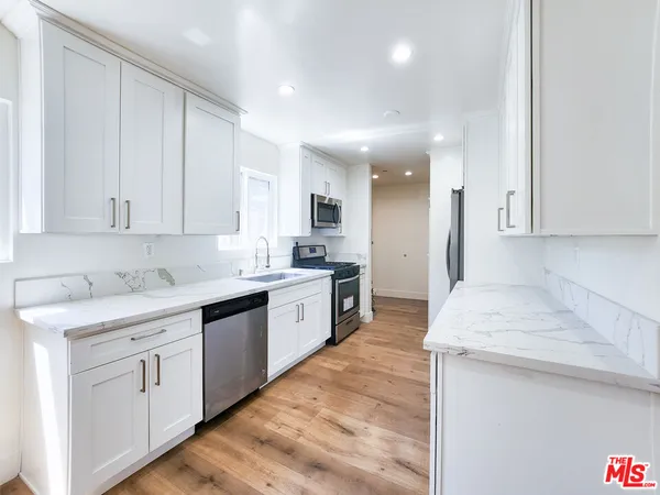 $3,100 | 2917 North Coolidge Avenue, Unit 3, Los Angeles, CA 90039
