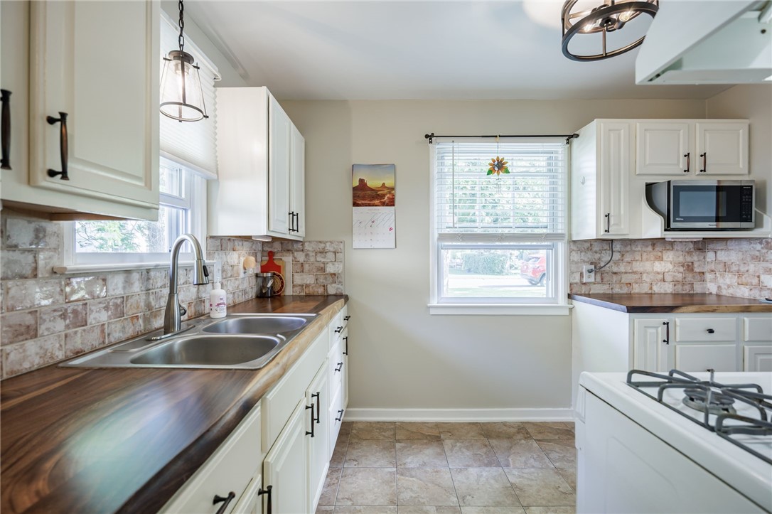 379 Leonard Road Greece, NY 14616 - Photo 10 of 20