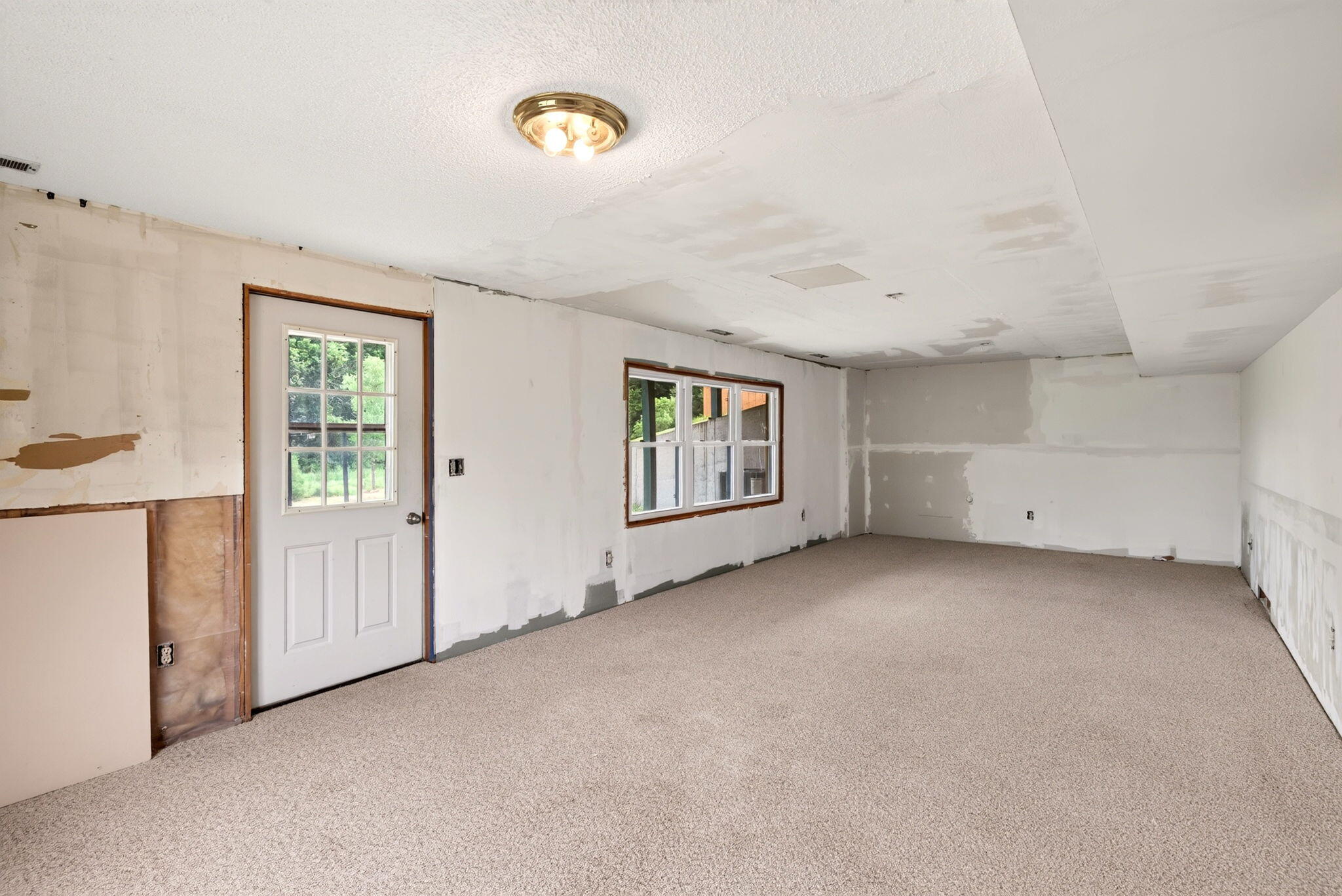 565 Beckman Road La Crescent, MN 55947 - Photo 24 of 50 Lower Family Room