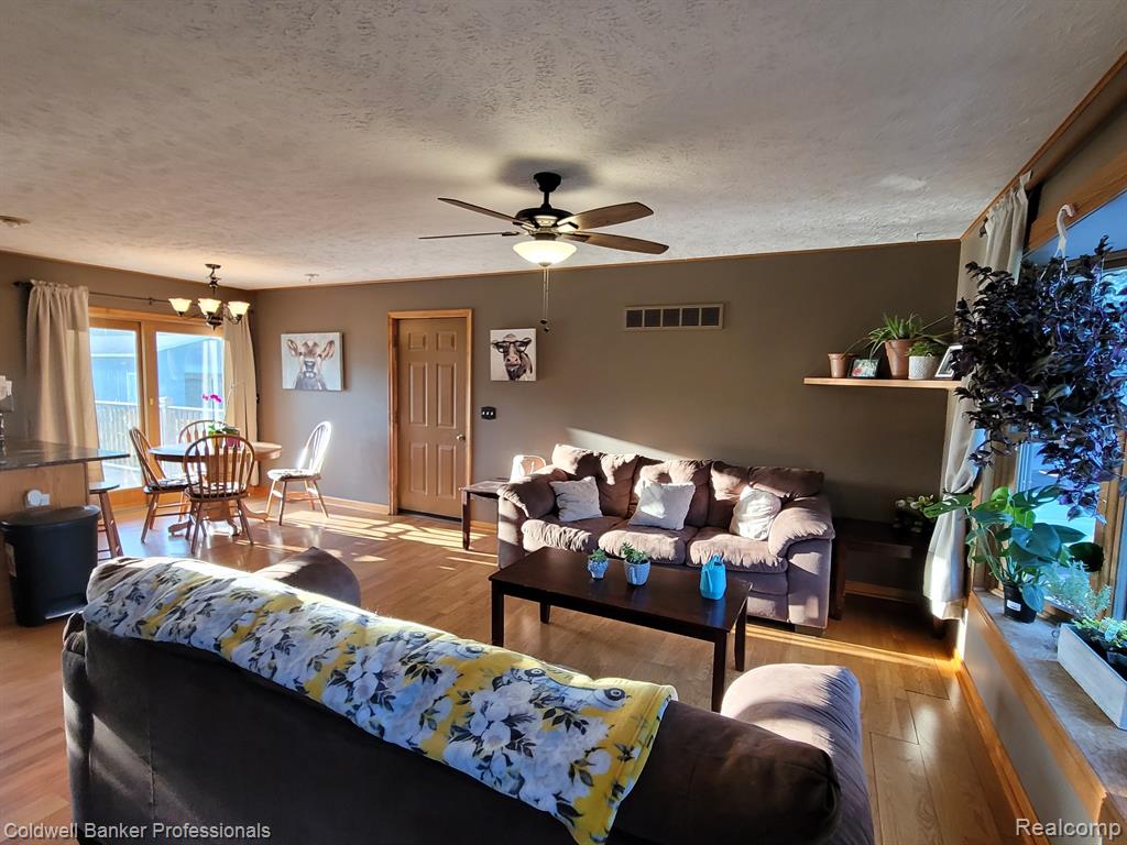 12850 Beardslee Road Perry, MI 48872 - Photo 6 of 36