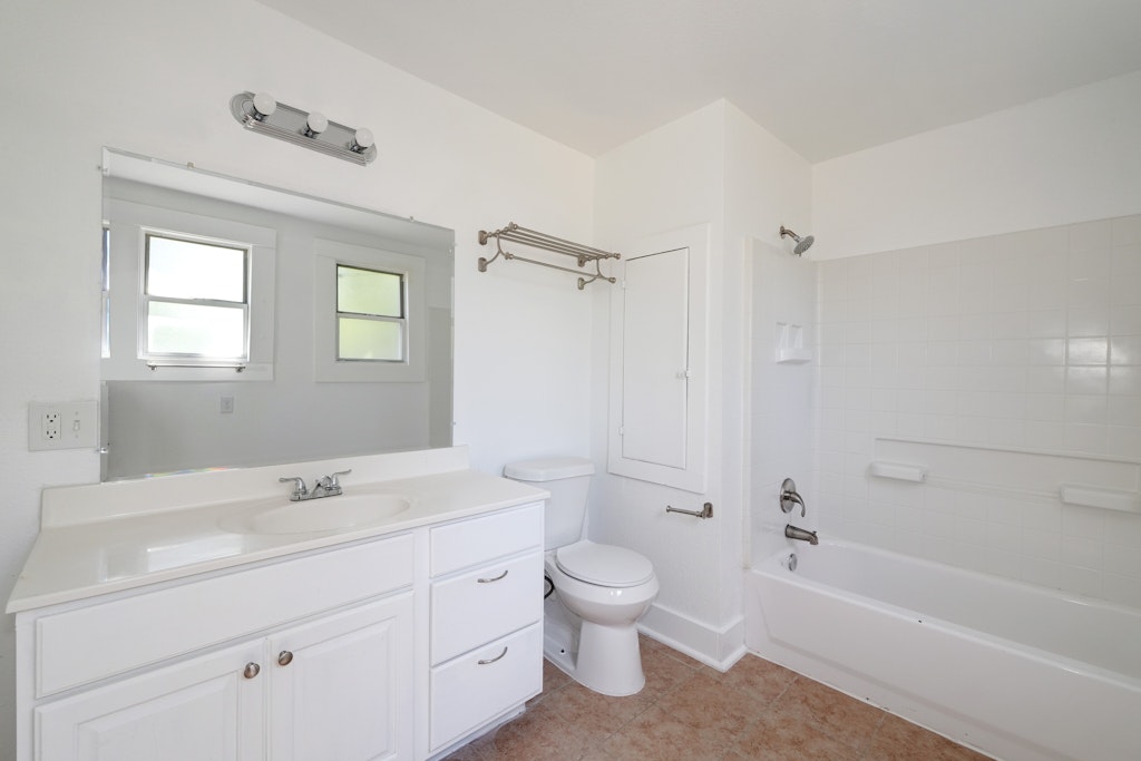 1205 East 12th Street Austin, TX 78702 - Photo 11 of 15 a bathroom with a sink a toilet and a bathtub