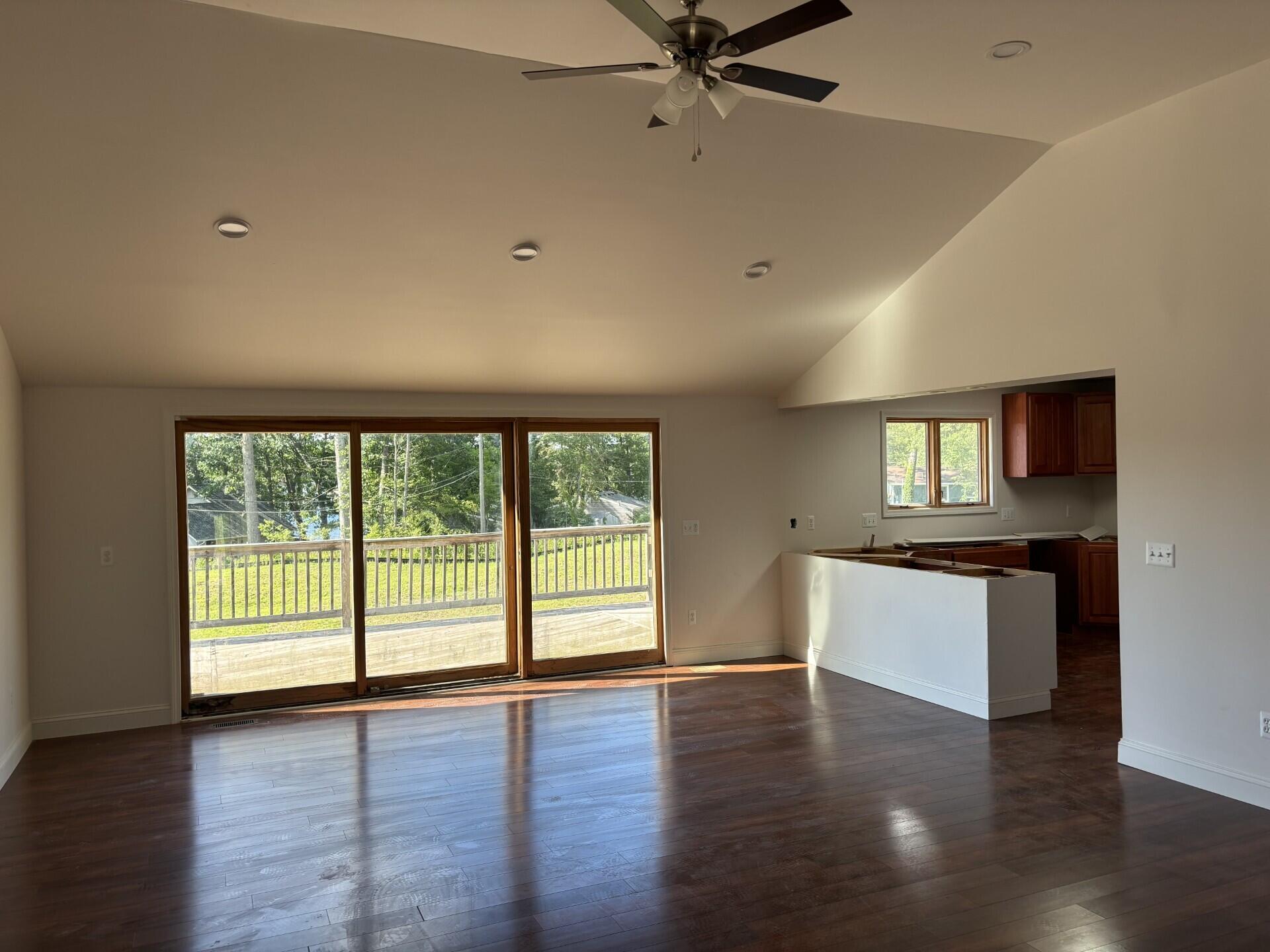 5245 Grass Lake Road White Lake, MI 48383 - Photo 8 of 17 livingroom