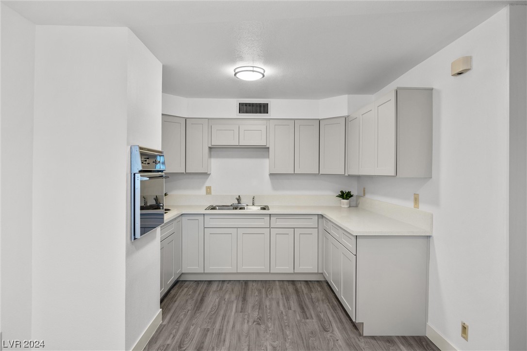 350 East Desert Inn Road, Unit B101 Las Vegas, NV 89109 - Photo 5 of 24 Gallery Image 5