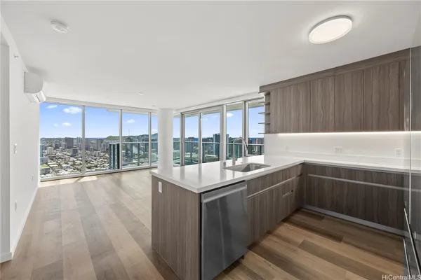 $6,000 | 1500 Rycroft Street, Unit 4219R, Honolulu, HI 96814