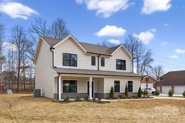 $589,000 | 7755 Deer Track Drive, Denver, NC 28037