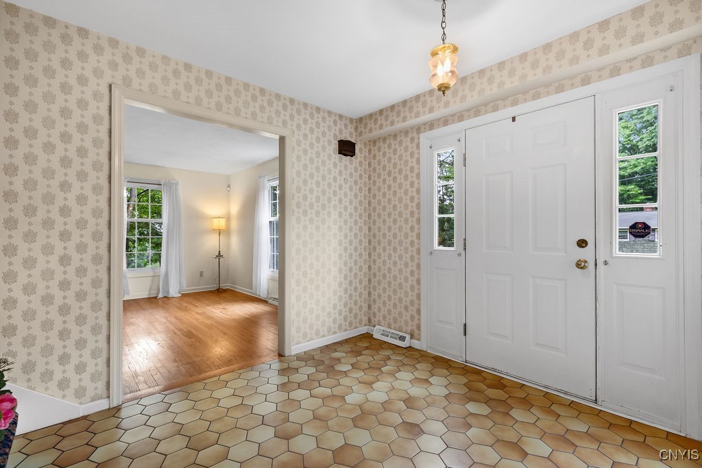 316 Broadview Drive Syracuse, NY 13215 - Photo 24 of 50 Large front foyer