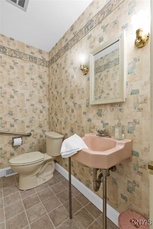 316 Broadview Drive Syracuse, NY 13215 - Photo 27 of 50 First floor half bath