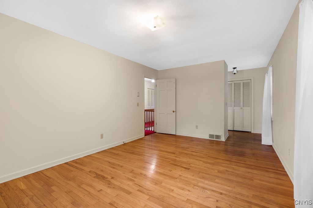 316 Broadview Drive Syracuse, NY 13215 - Photo 33 of 50 Primary with hardwood floors and bath