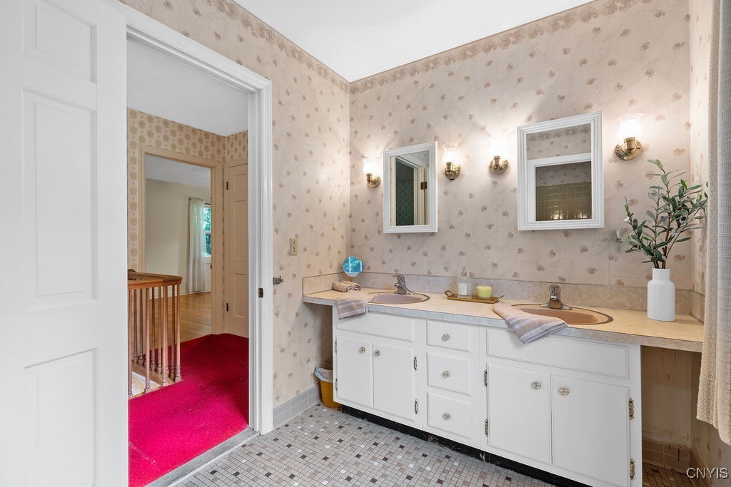 316 Broadview Drive Syracuse, NY 13215 - Photo 39 of 50 Second floor full bath with tub, shower and dual s