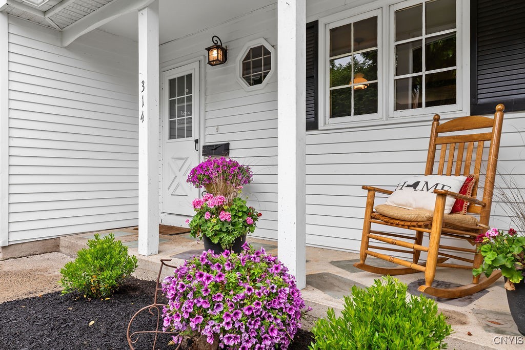 316 Broadview Drive Syracuse, NY 13215 - Photo 4 of 50