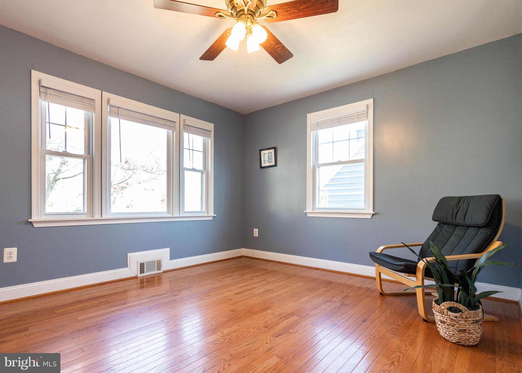 1245 Elm Road Baltimore, MD 21227 - Photo 3 of 24