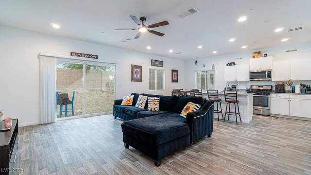 $388,900 | 6471 Cinnamon Hazlenut Street, North Las Vegas, NV 89084