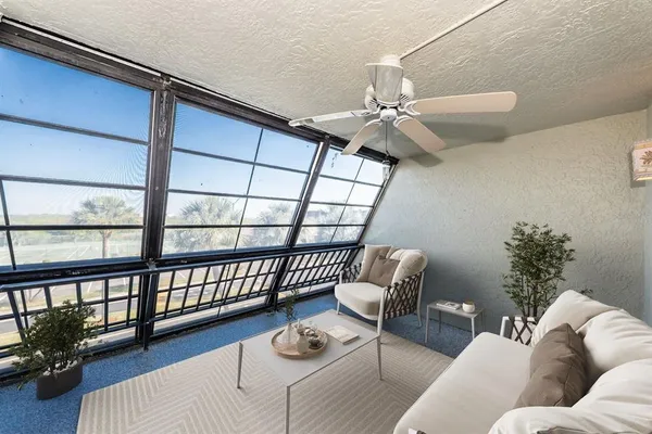 $185,000 | 9860 62nd Avenue North, Unit 1025, St. Petersburg, FL 33708