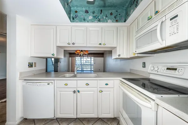 $185,000 | 9860 62nd Avenue North, Unit 1025, St. Petersburg, FL 33708